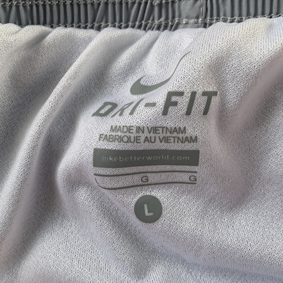 Girls Nike shorts - Picture 2 of 2